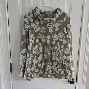5 For 25 Denim & Co Women's Green and White Floral Cowl Neck Top